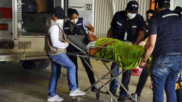 Un malade du Covid-19 est installé dans un hôpital de campagne à Santa Cruz (Bolivie), le 13 juillet 2020