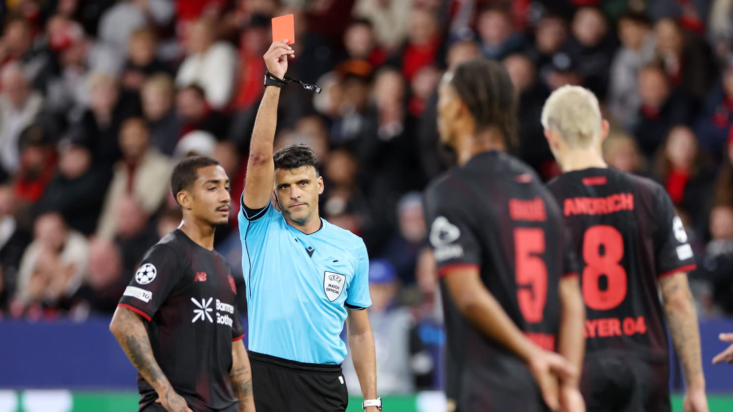 UN ROUGE QUI NE FERA PAS DÉBAT: LE TRÈS VILAIN GESTE D'ANDRICH SUR DOUÉ LORS DE LEVERKUSEN-PSG