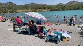 La plage du lac de Peyrolles en août 2024