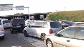 Grève des taxis: les accès de trois terminaux bloqués à Roissy