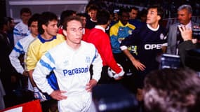 Pascal Rousseau, au second plan derrière Jean-Pierre Papin, lors du match OM-Bordeaux (2-0, D1), le 14 avril 1990