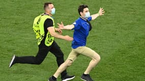 Un streaker pendant France-Suisse