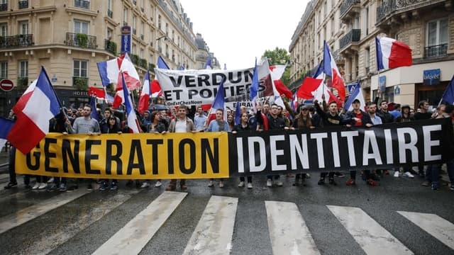 Génération Identitaire lors d'une manifestation anti-migrants le 28 mai 2016, à Paris.