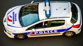 Une voiture de police
