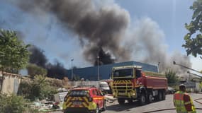 Un incendie dans un entrepôt du 16e arrondissement de Marseille en juillet 2022
