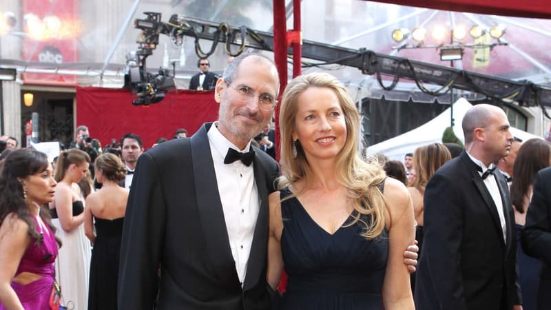 Feu Steve Jobs accompagné de sa femme Laurene Powell