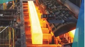 Un "bloom", une barre en acier qui va être transformée en rail Un "bloom", une barre en acier qui va être transformée en rail