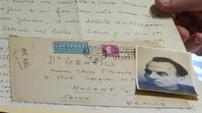 Une quarantaine de lettres de Louis-Ferdinand Céline, témoignages de l'une des périodes les plus difficiles de sa vie, seront mises aux enchères la semaine prochaine à Paris. Cette correspondance inédite avec le docteur Alexandre Gentil, médecin militaire