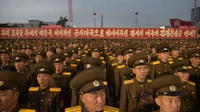 Des soldats lors d'une célébration à Pyongyang le 6 septembre 2017 en l'honneur des scientifiques qui ont travaillé au récent essai nucléaire