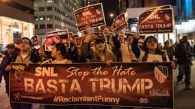 Manifestation contre la présence de Donald Trump dans Saturday Night Live à New York, samedi 7 novembre 2015.