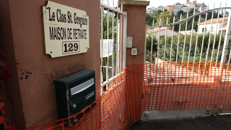 L'entrée de la maison de retraite "Le Clos Saint-Grégoire" de Biot (Alpes-Maritimes), inondée le 3 octobre 2015.