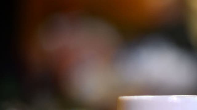 Une brasserie du port de Toulon propose un café à 10 euros pour des raisons un peu particulières...