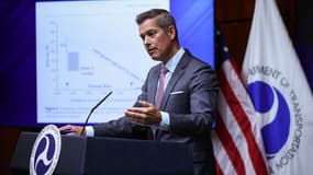 Le ministre américain des Transports s'est dit mardi "furieux" que le régulateur américain de l'aviation n'ait pas remarqué les risques de collision autour d'un aéroport de Washington avant la récente tragédie aérienne qui a fait 67 morts.