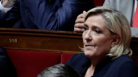 Marine Le Pen, regarde le vote avant d'élire le président de la chambre basse à Paris, le 18 juillet 2024. Photo d'illustration