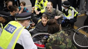 Evacuation de militants d'Extinction Rebellion à Londres le 30 août 2021