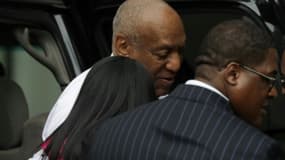 L'acteur américain Bill Cosby (c), le 5 juin 2017 à Norristown en Pennsylvanie
