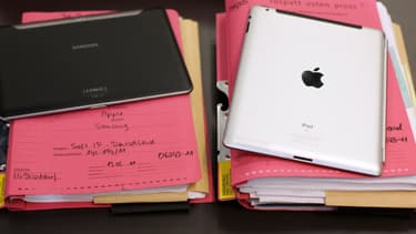 Plus d'une centaine de créateurs de mode et de designers ont apporté leur soutien à Apple dans son litige contre Samsung.