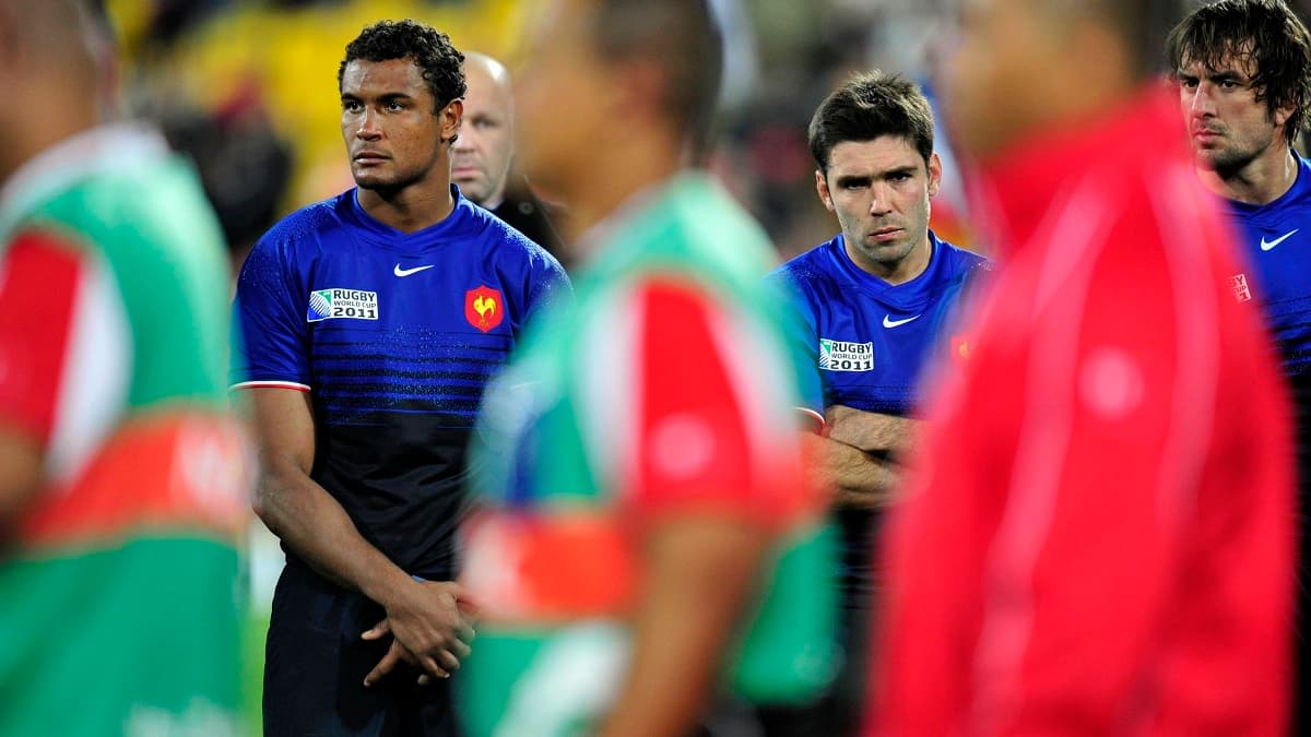 Thierry Dusautoir (à gauche) après la défaite des Bleus face au Tonga lors de la Coupe du monde 2011
