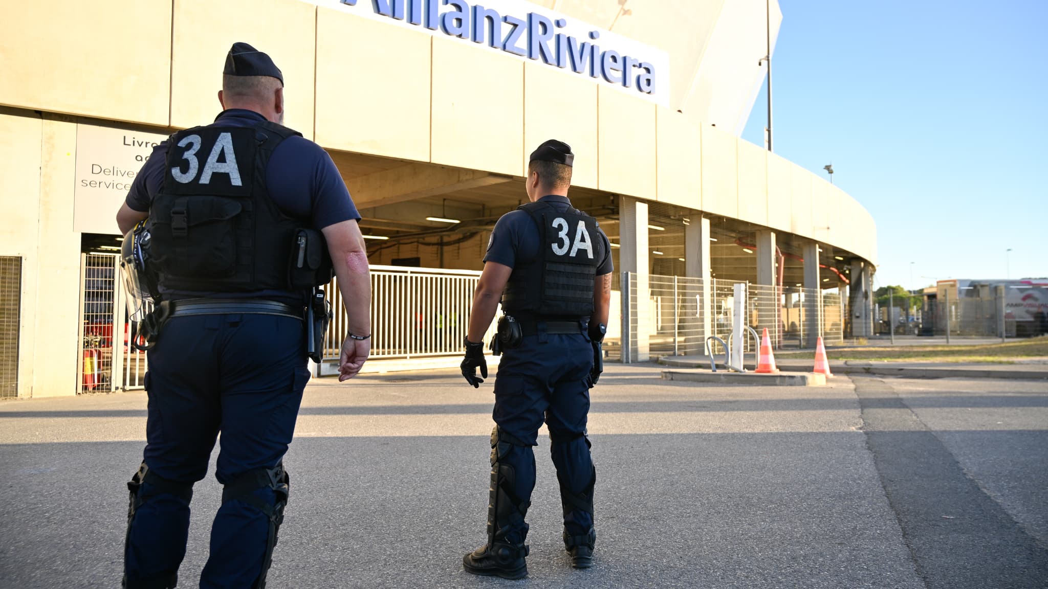 102 PERSONNES INTERPELLÉES: LES PRÉCISIONS DES AUTORITÉS SUR LES DÉBORDEMENTS AVANT NICE-ROMA