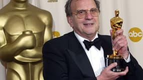 Ronald Harwood en 2003, après avoir reçu l'Oscar pour "Le Pianiste"
