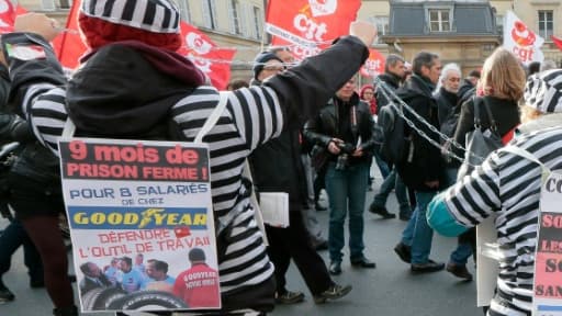 Manifestation de soutien pour les ex-salariés de Goodyear, le 26 janvier 2016 à Paris