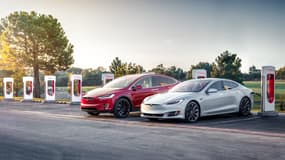 Face à la hausse du nombre de ses véhicules en circulation, Tesla développe son réseau de bornes de recharge rapide dans le monde. 