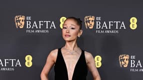 Ariana Grande dimanche 16 février lors de la 78e cérémonie des British Academy Film Awards.