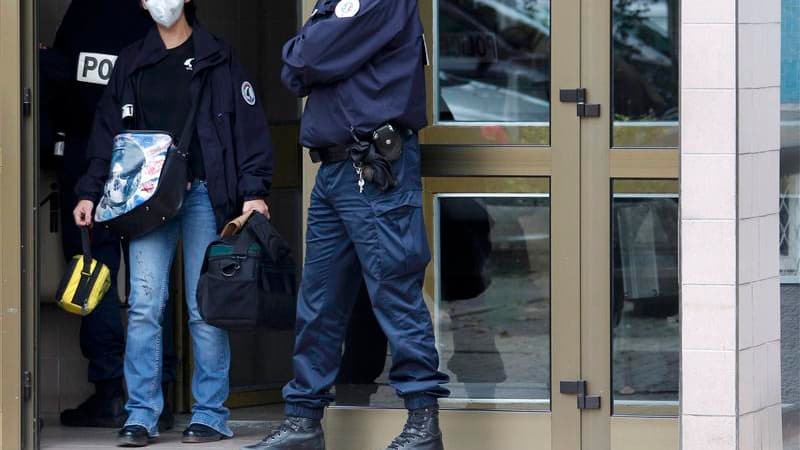 Un homme a été tué samedi matin à Strasbourg et sept autres personnes ont été interpellées, lors d'opérations de police dans les milieux islamistes radicaux.