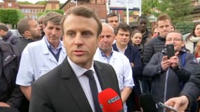 Emmanuel Macron mardi 25 avril à Garches, dans les Hauts-de-Seine. 