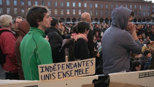 Beaucoup ont manifesté contre la loi travail portée par le gouvernement socialiste, mais les interventions au micro, d'abord poussives, se succèdent bientôt sur le thème de l'anticapitalisme, la lutte contre la précarité, les violences p...