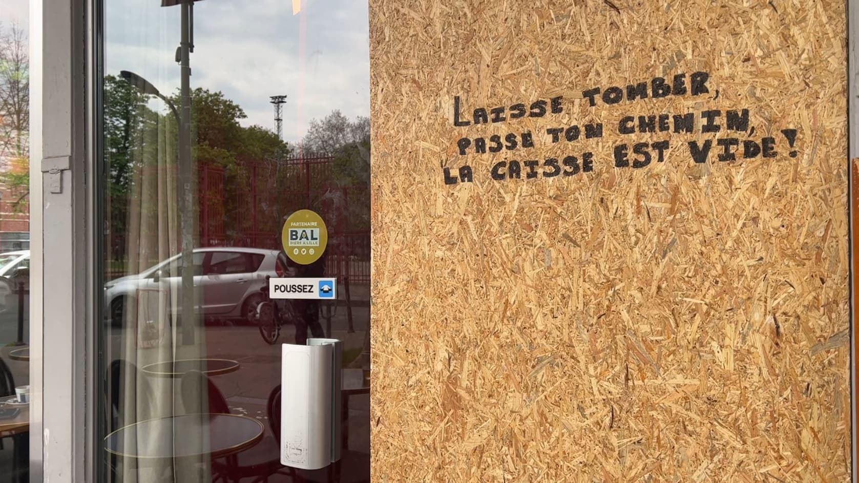 Le gérant du restaurant "Le Verlaine" déplore des dégâts importants dans son établissement. Le gérant du restaurant "Le Verlaine" déplore des dégâts importants dans son établissement.