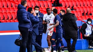 Tiago Djalo et Neymar lors du match PSG-Lille, à Paris le 3 avril 2021