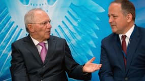 Pour Benoit Coeuré (à droite), la BCE prend en compte l'évolution du taux de change dans ses actions.