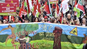 Des manifestants opposés au projet d'aéroport de Notre-dame-des-Landes, près de Nantes