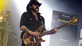 Lemmy Kilmister (Motörhead) sur scène en février 2012 à Chicago