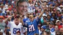 Les supporters des Buffalo Bills avec une photo de Terry Pegula