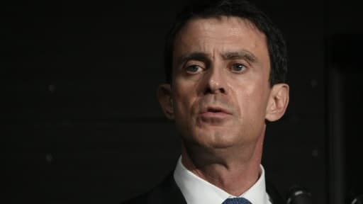 Le Premier ministre Manuel Valls à Evry, près de Paris, le 8 janvier 2016