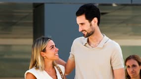 Sergio Rico et sa femme Alva Silva à sa sortie de l'hôpital, le 18 août 2023