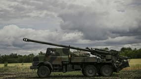 Un canon français Caesar sur la ligne de front dans la région du Donbass.