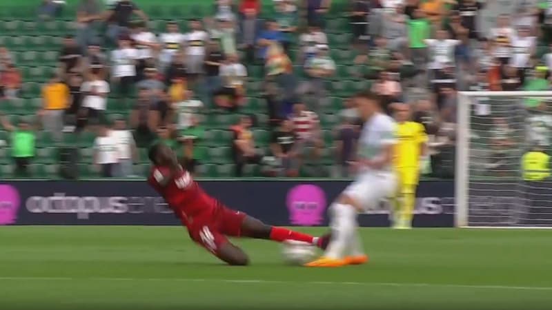 Séville: le tacle violent de Pape Gueye, qui prend un 3e carton rouge en 15 matchs de Liga
