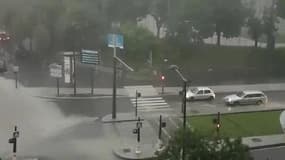 Les rues de Paris inondées - Témoins BFMTV