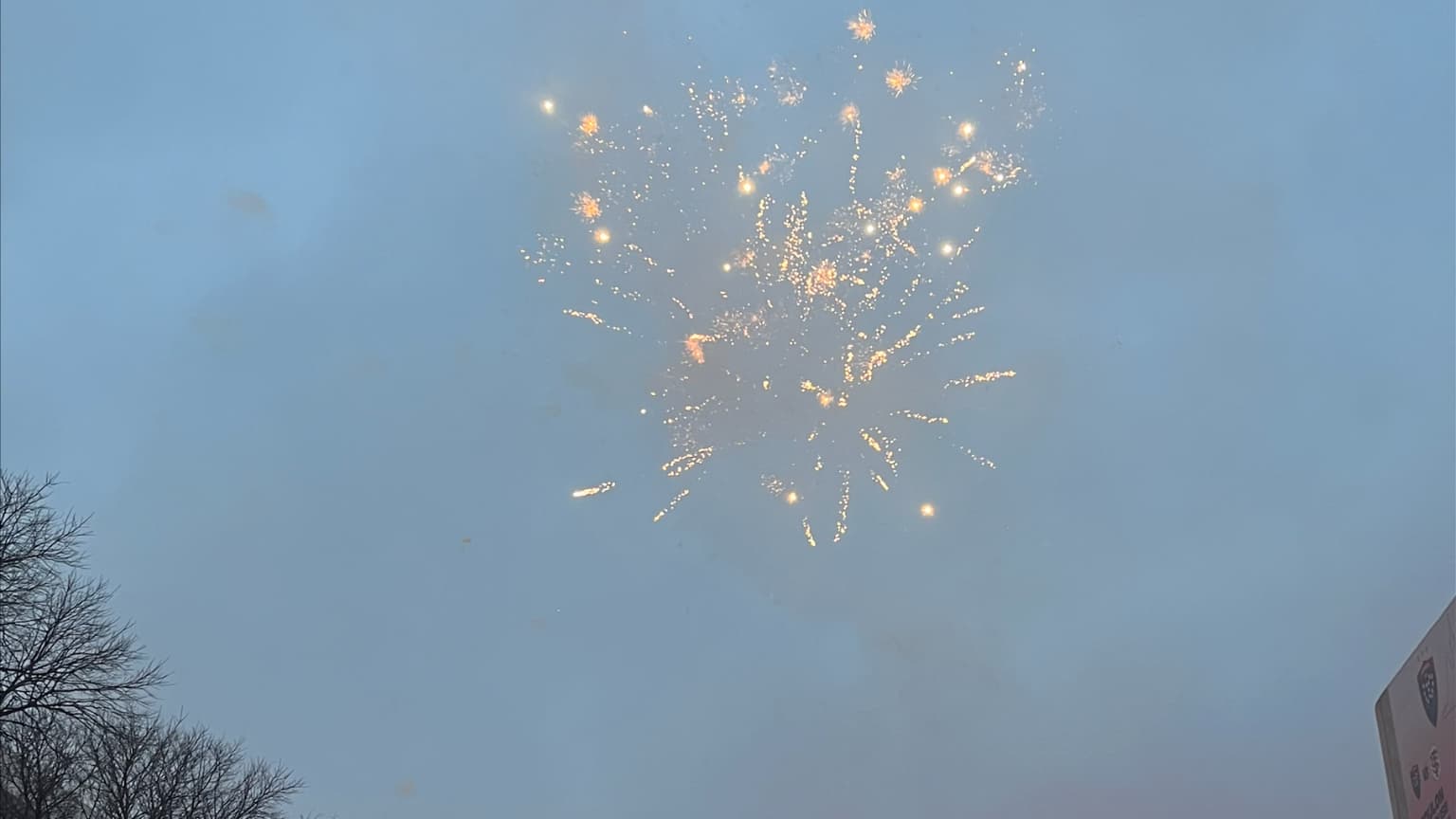 Le feu d'artifice sur le parvis du Vélodrome, 26 février 2023