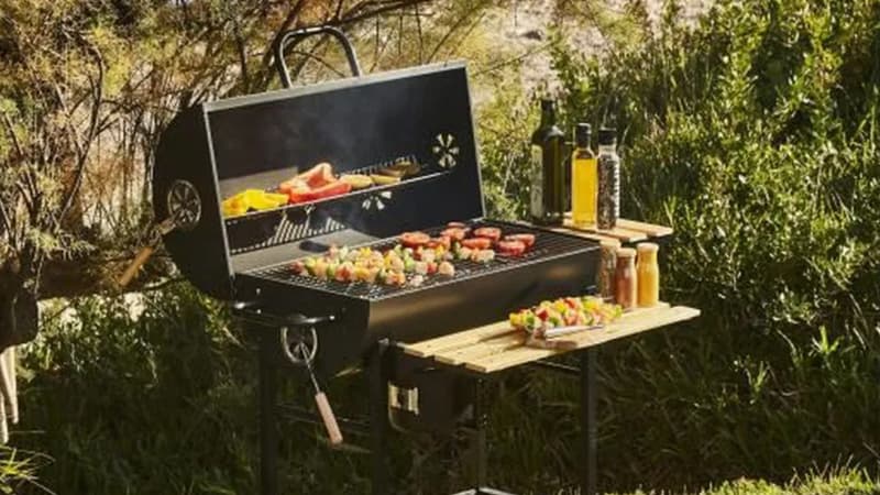 Profitez des beaux jours en préparant de bonnes grillades avec ce barbecue à prix cassé
