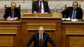 Le nouveau Premier ministre grec, Lucas Papadémos, a estimé lundi, à l'occasion de son premier discours devant le Parlement, que la Grèce aurait besoin d'un nouveau plan d'ajustement budgétaire pour remplir ses objectifs. /Photo prise le 14 novembre 2011/