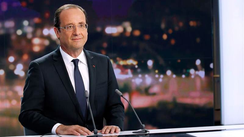 François Hollande s'est qualifié mardi soir de président "en action" aux services des Français, dont il a dit espérer une majorité "large, solide, cohérente" à l'occasion des élections législatives des 10 et 17 juin. /Photo prise le 29 mai 2012/REUTERS/Th