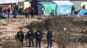 Démantèlement en cours à Calais - Lundi 29 Février 2016