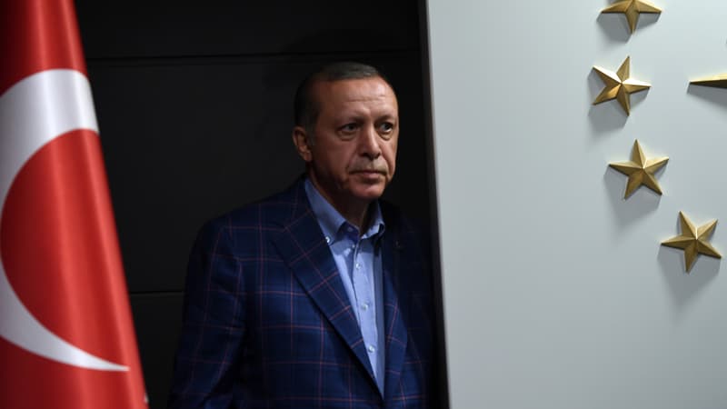 Recep Tayyip Erdogan avant de délivrer son discours de revendication de la victoire, le 16 avril, à Istanbul.