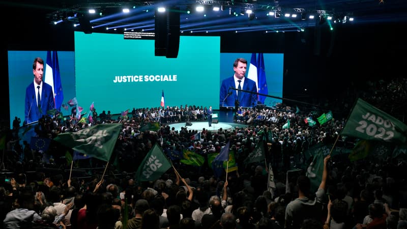 Présidentielle: Jadot s'offre le plus gros meeting de l'histoire de l'écologie française à Paris