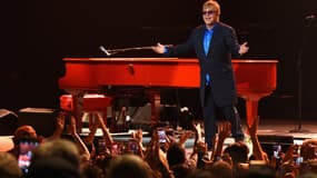 Elton John ajoute une date en France à sa tournée d'adieu. 