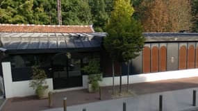 La façade du Roi René, "club échangiste et libertin de qualité", à Ville-d'Avray